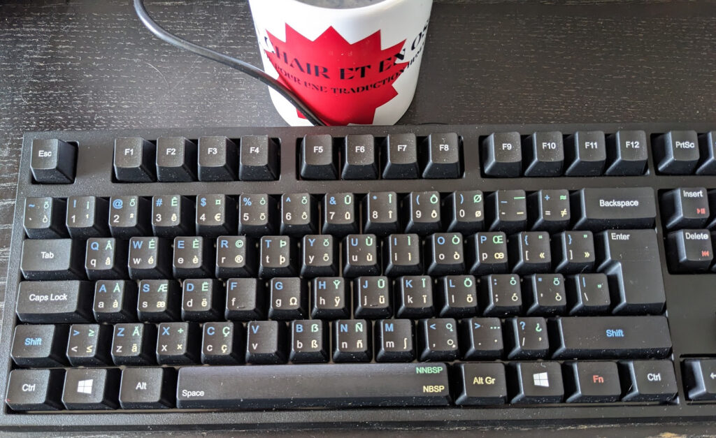 Un clavier mécanique avec disposition qwerty-fr